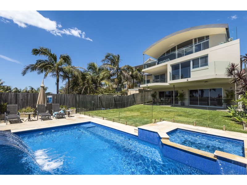 11 Beach Street, Curl Curl NSW 2096