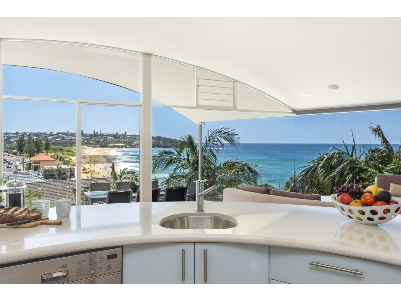 11 Beach Street, Curl Curl NSW 2096