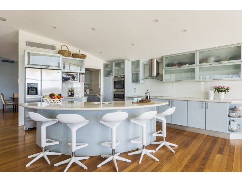 11 Beach Street, Curl Curl NSW 2096