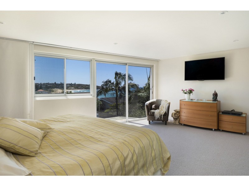 11 Beach Street, Curl Curl NSW 2096