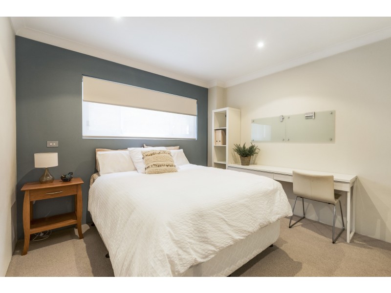 11 Beach Street, Curl Curl NSW 2096