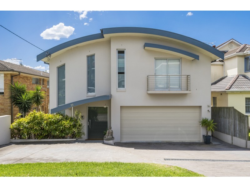 11 Beach Street, Curl Curl NSW 2096