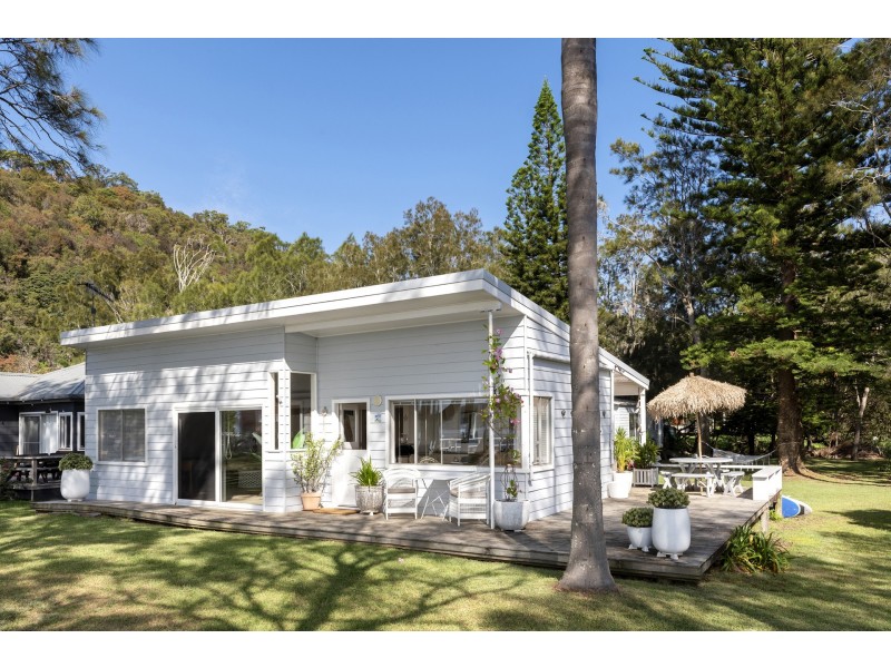 8 Ross Smith Parade, Great Mackerel Beach NSW 2108