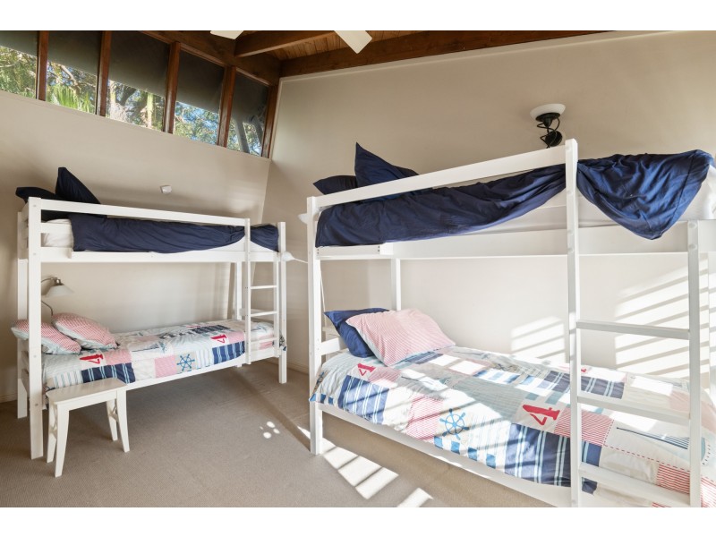 8 Ebor Road, Palm Beach NSW 2108