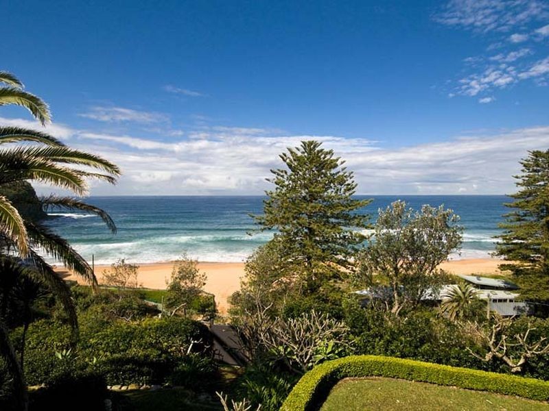 18 The Serpentine, Bilgola NSW 2107
