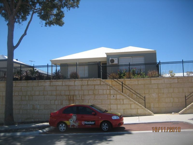 5 Petersfield Lane, Wellard WA 6170