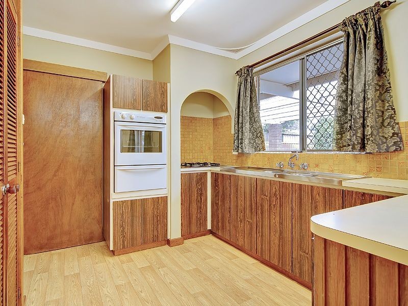 12 Loris Way, Kardinya WA 6163