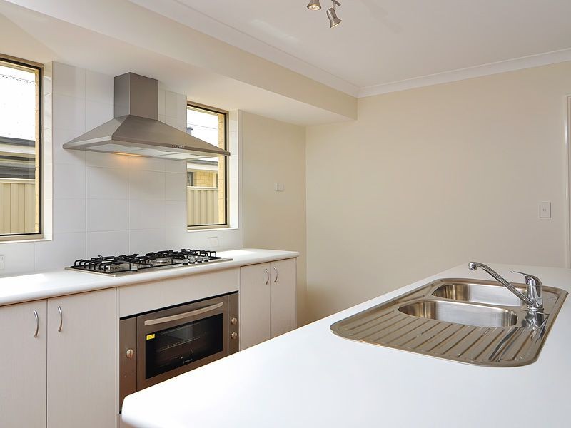 6 Cranbourne Way, Darling Downs WA 6122