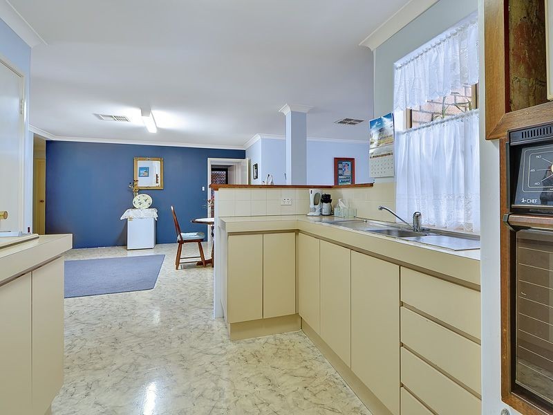 17B Carnation Place, Yangebup WA 6164