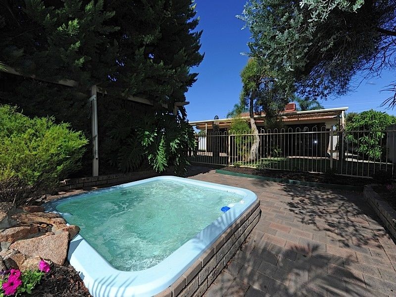 2 Musgrave Court, Willetton WA 6155
