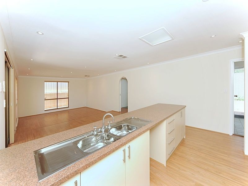 14 Krugger Place, Leeming WA 6149