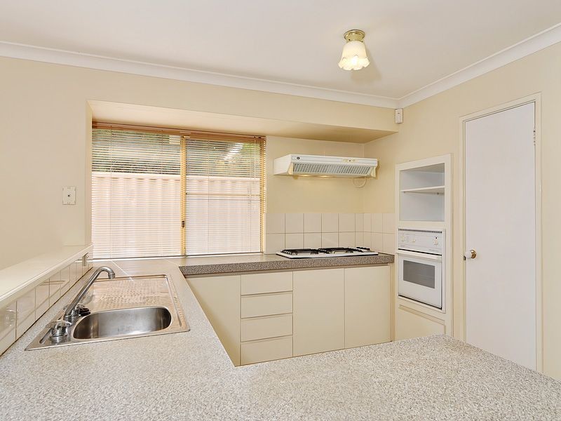 27 Burdett Retreat, Murdoch WA 6150