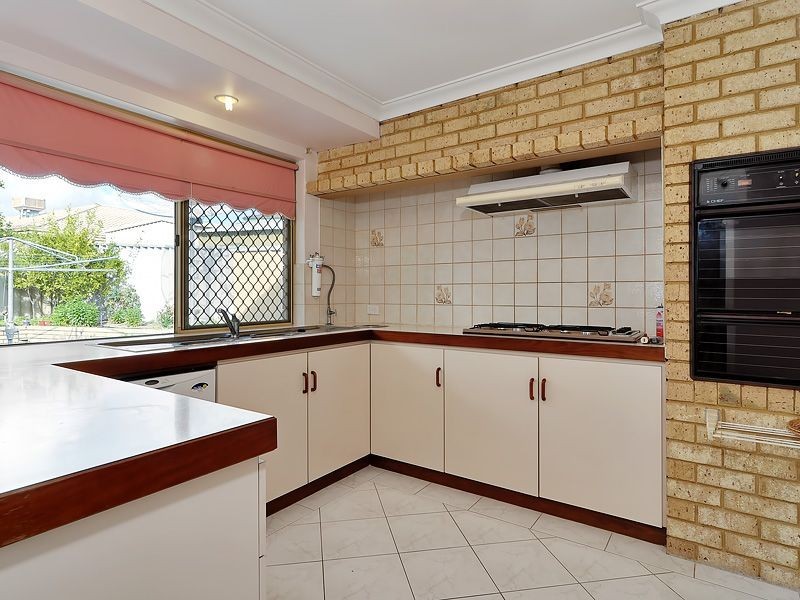 9 Charrington Court, Leeming WA 6149