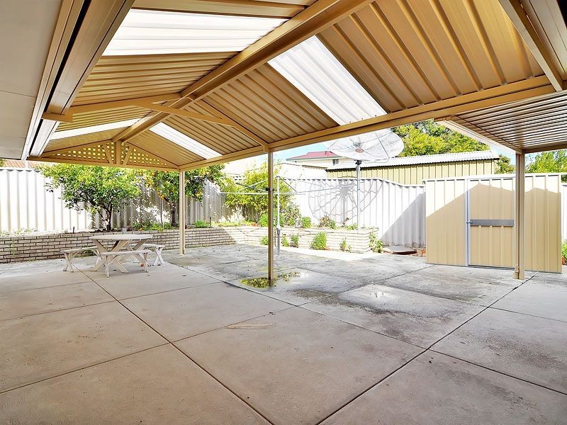 9 Charrington Court, Leeming WA 6149