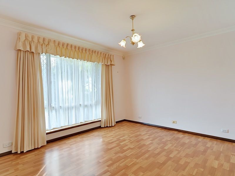 9 Charrington Court, Leeming WA 6149