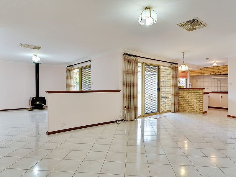 9 Charrington Court, Leeming WA 6149