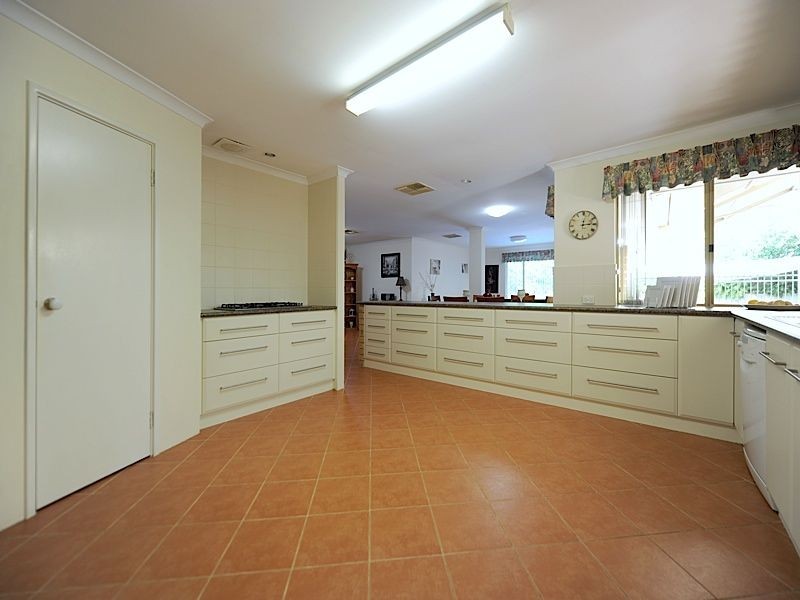 75 Sylvan Crescent, Leeming WA 6149