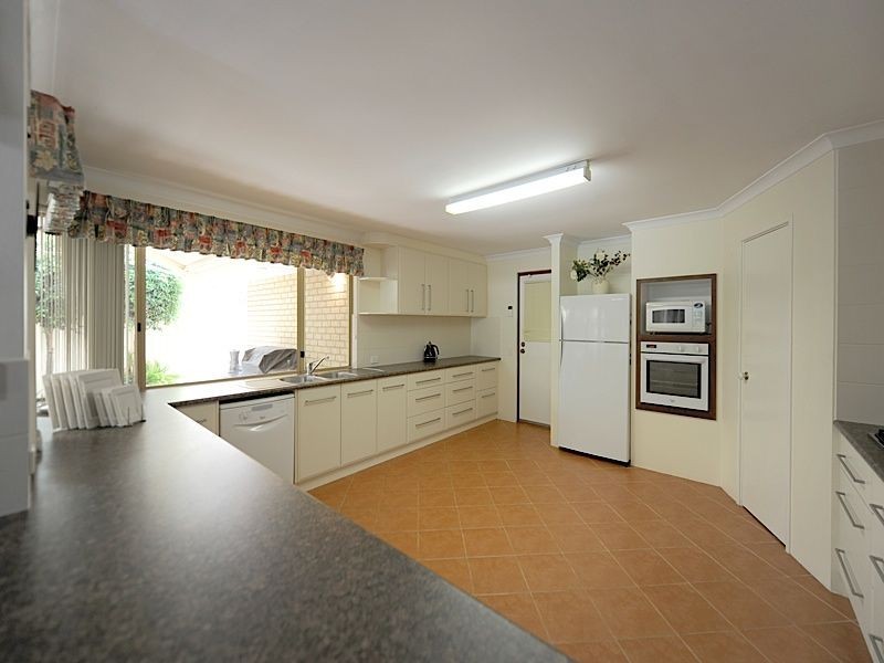 75 Sylvan Crescent, Leeming WA 6149