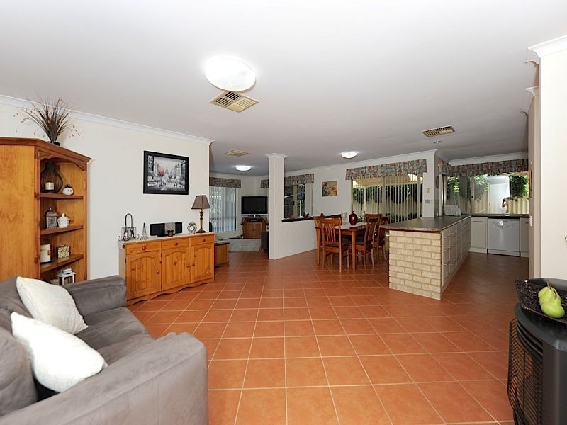 75 Sylvan Crescent, Leeming WA 6149