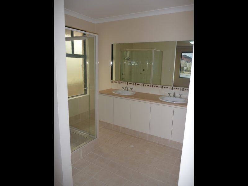 98 Shreeve Road, Canning Vale WA 6155