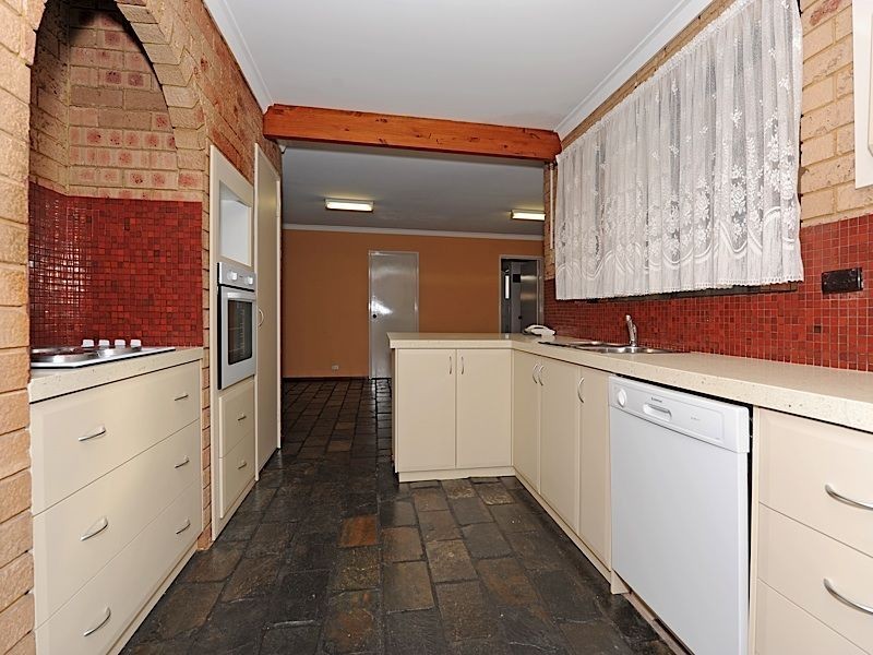 3 Findlay Road, Leeming WA 6149