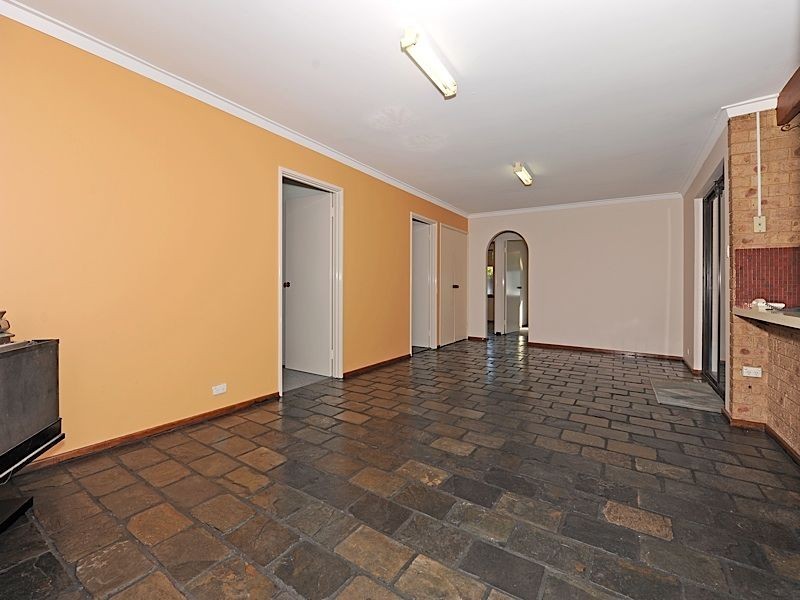 3 Findlay Road, Leeming WA 6149