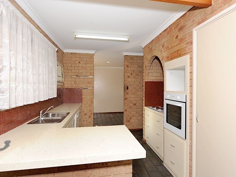 3 Findlay Road, Leeming WA 6149