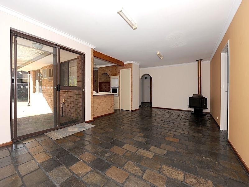 3 Findlay Road, Leeming WA 6149
