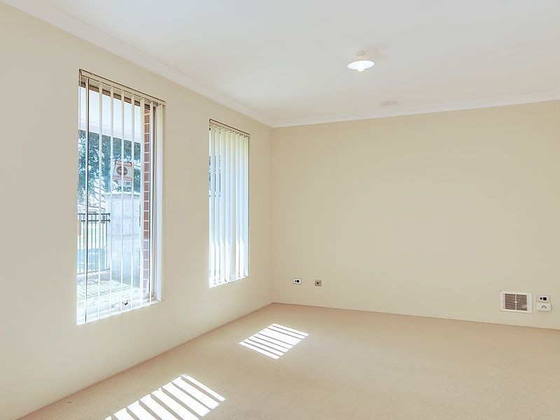 3 Village Lane, Success WA 6164