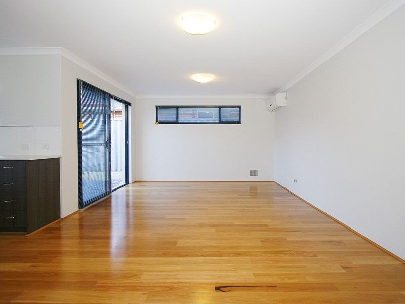 8 Salamanca Boulevard, Seville Grove WA 6112