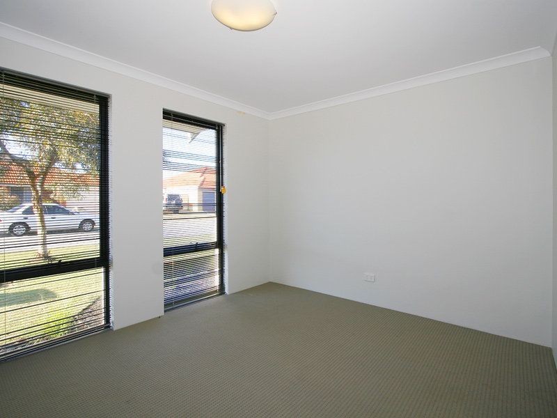 8 Salamanca Boulevard, Seville Grove WA 6112