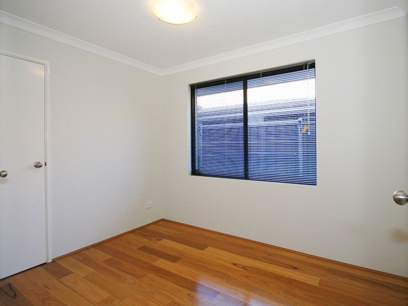 8 Salamanca Boulevard, Seville Grove WA 6112