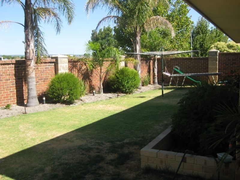 9 Ironwood Court, Thornlie WA 6108