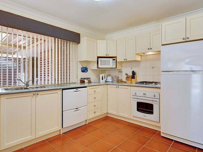 32 Pioneer Drive, Thornlie WA 6108