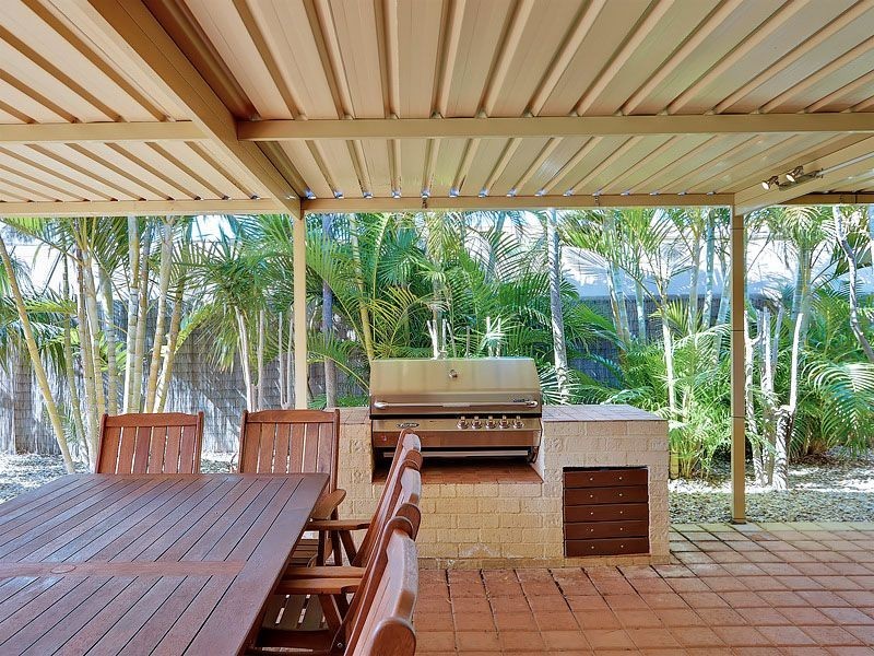 32 Pioneer Drive, Thornlie WA 6108