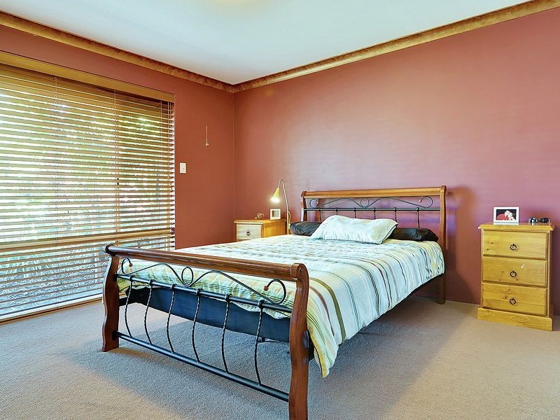 32 Pioneer Drive, Thornlie WA 6108