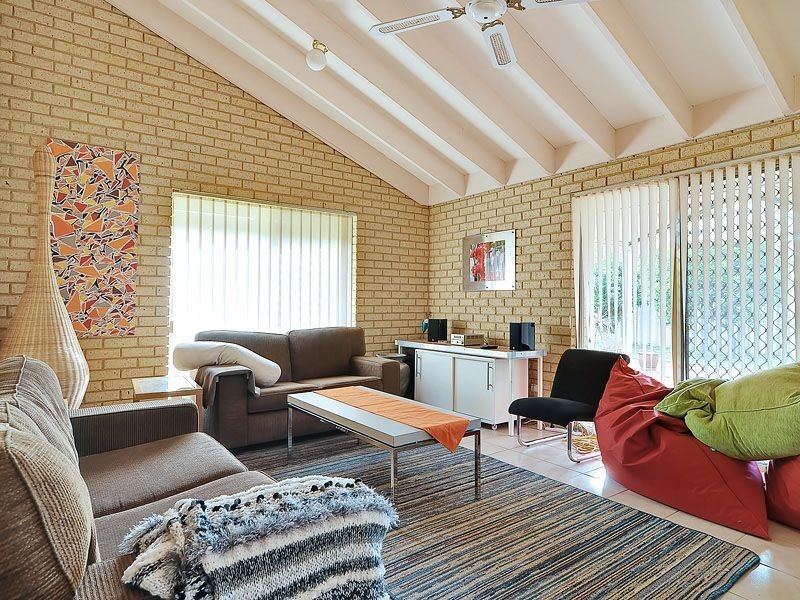 25 Merrifield Circle, Leeming WA 6149