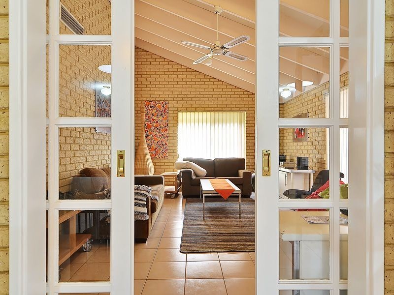 25 Merrifield Circle, Leeming WA 6149