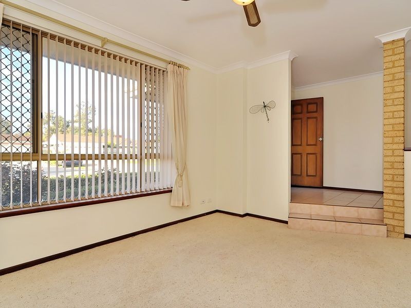 25 Merrifield Circle, Leeming WA 6149