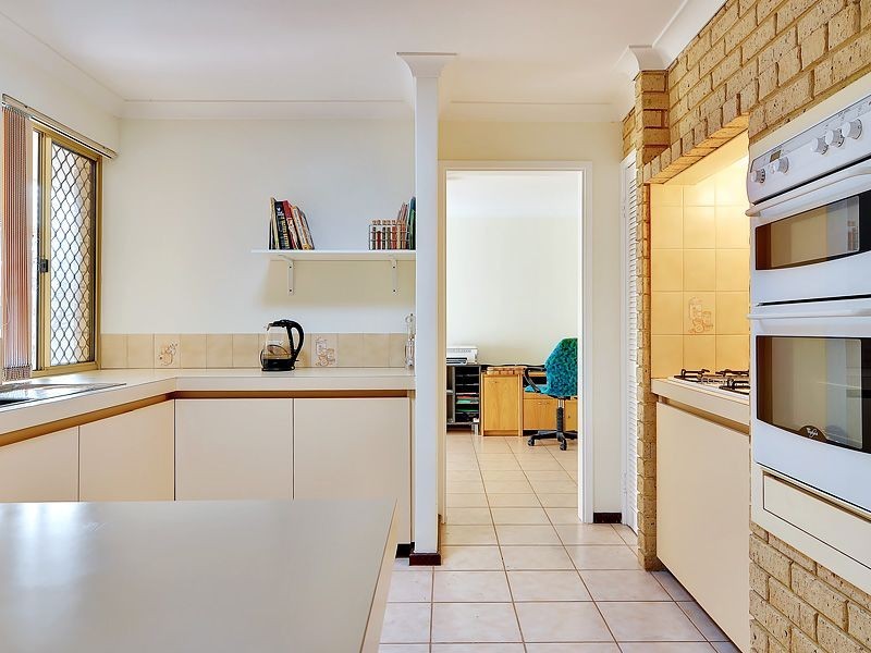 25 Merrifield Circle, Leeming WA 6149