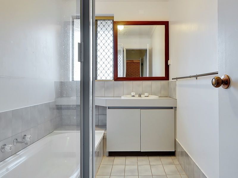 25 Merrifield Circle, Leeming WA 6149