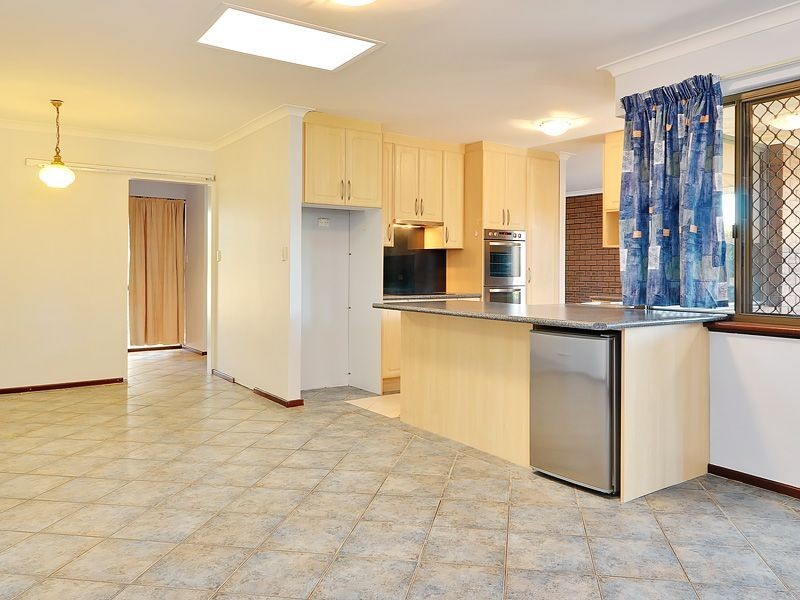 1 Hartfield Crescent, Leeming WA 6149