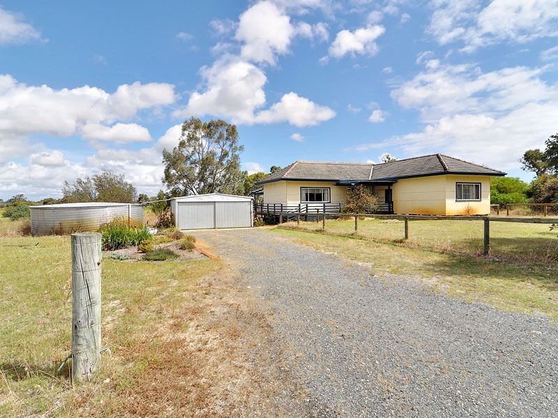 422 Karnup Road, Hopeland WA 6125