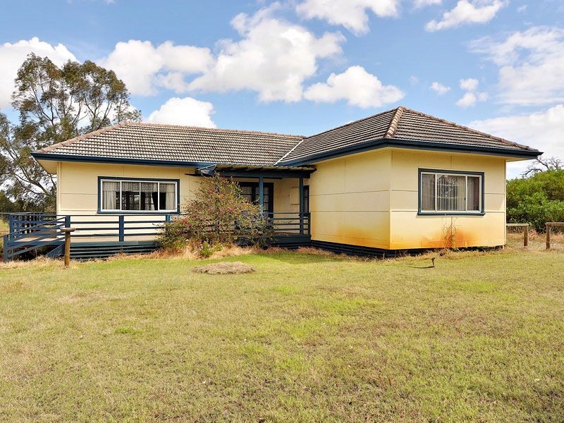 422 Karnup Road, Hopeland WA 6125