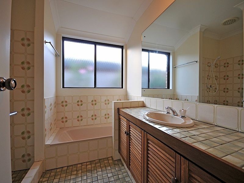 16A Fifth Avenue, Rossmoyne WA 6148