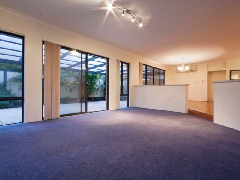 6 Kakadu Rest, Bertram WA 6167
