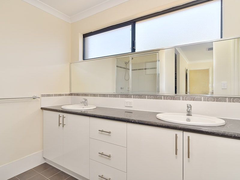 2 Wedgetail Crescent, Success WA 6164