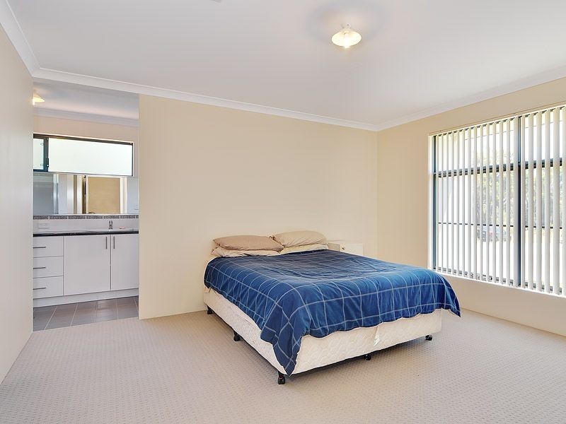 2 Wedgetail Crescent, Success WA 6164