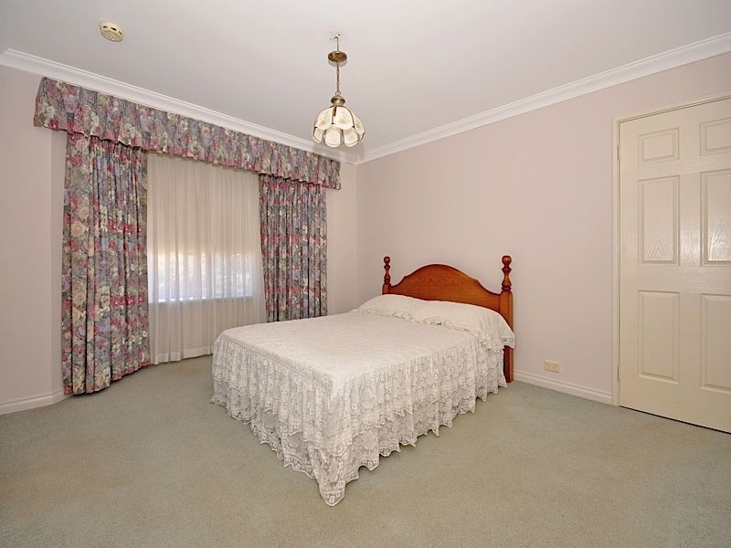 12A Smokewood Place, Leeming WA 6149