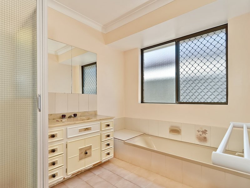 32 Marlene Way, Bibra Lake WA 6163